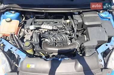 Хэтчбек Ford Focus 2010 в 