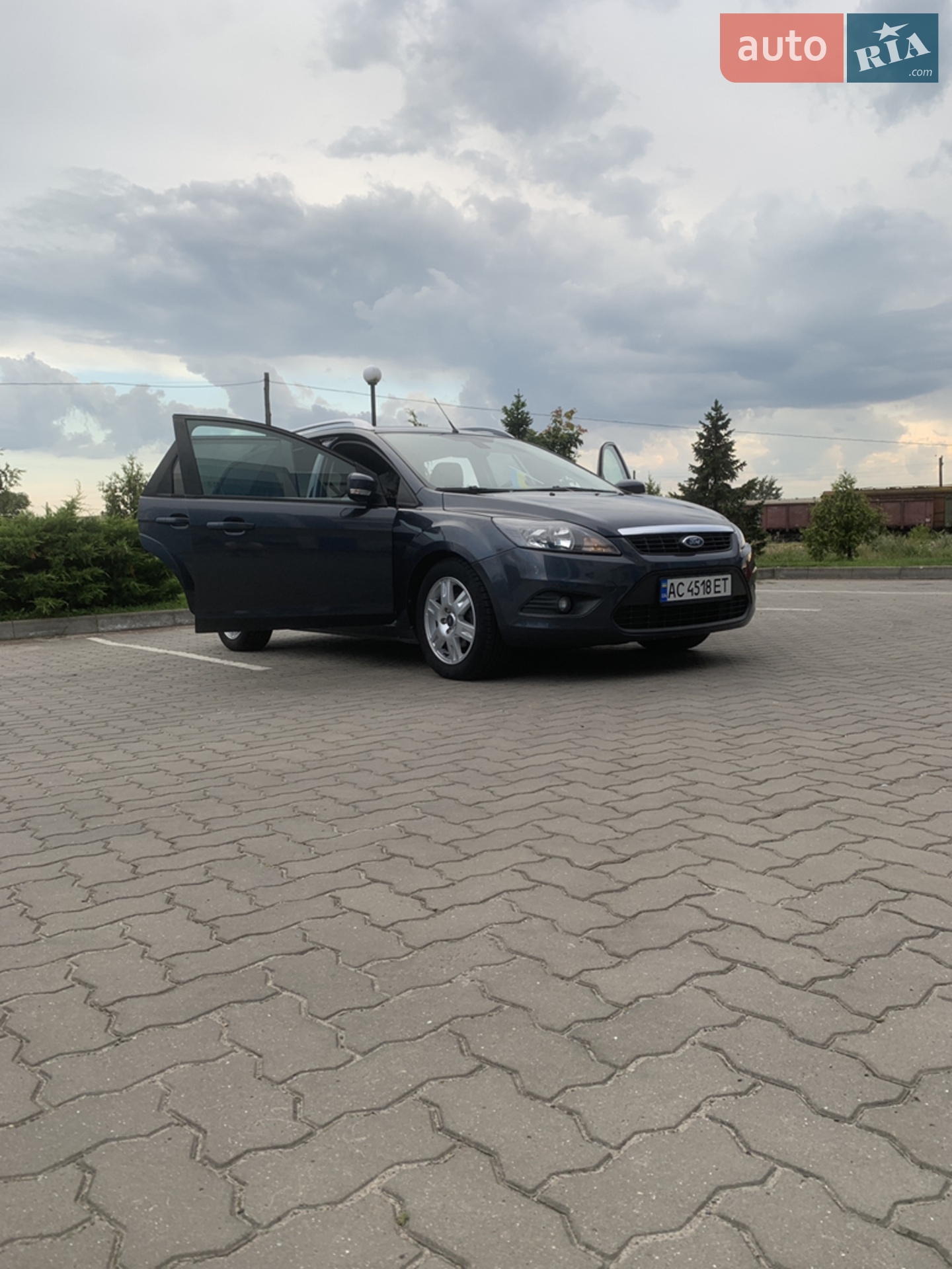 2010 Ford Focus - мініатюра 2