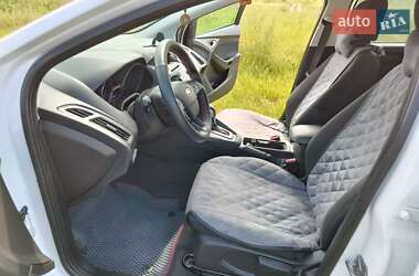 Седан Ford Focus 2015 в 