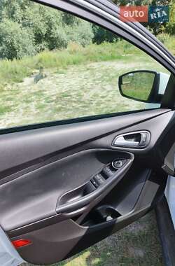 Седан Ford Focus 2015 в 