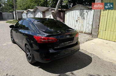 Седан Ford Focus 2015 в 