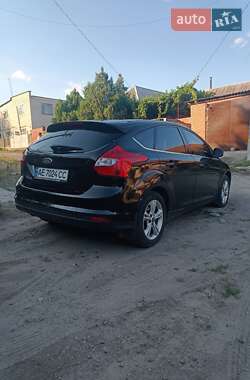 Хэтчбек Ford Focus 2012 в 