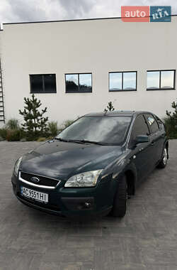 Хэтчбек Ford Focus 2005 в 