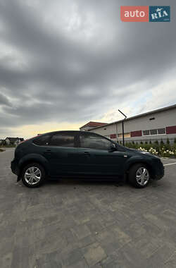 Хэтчбек Ford Focus 2005 в 