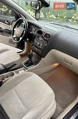 Хэтчбек Ford Focus 2005 в 