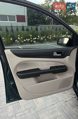Хэтчбек Ford Focus 2005 в 