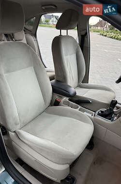 Хэтчбек Ford Focus 2005 в 