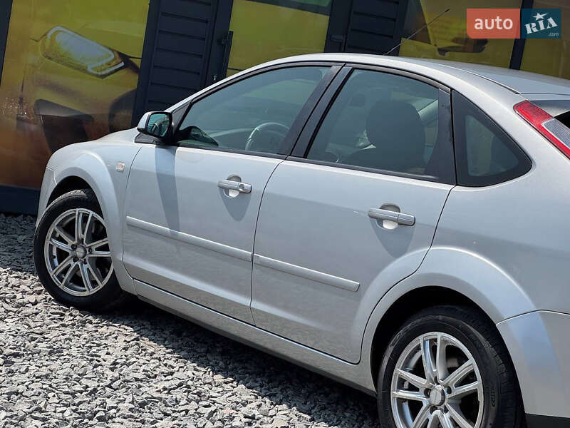 Хэтчбек Ford Focus 2007 в Стрые