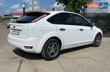Хэтчбек Ford Focus 2011 в 