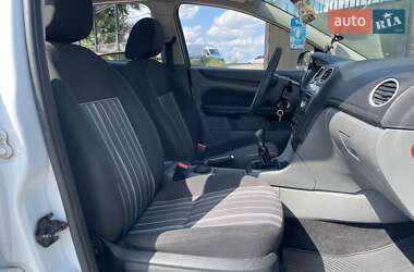 Хэтчбек Ford Focus 2011 в 