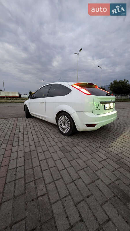 Купе Ford Focus 2009 в Тячеве