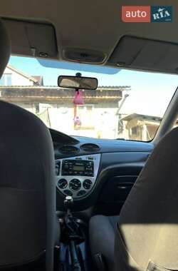Хэтчбек Ford Focus 2001 в 