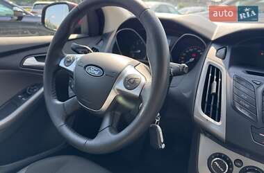 Хэтчбек Ford Focus 2013 в 