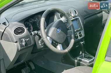 Хэтчбек Ford Focus 2005 в 