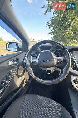 Хэтчбек Ford Focus 2012 в 