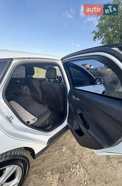 Хэтчбек Ford Focus 2012 в 