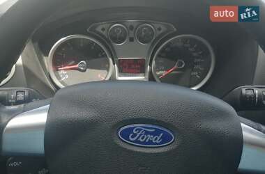 Хетчбек Ford Focus 2010 в 