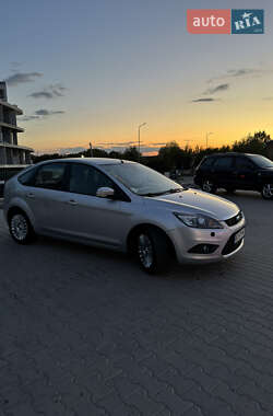Хэтчбек Ford Focus 2010 в 