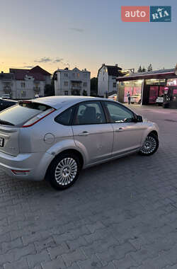 Хэтчбек Ford Focus 2010 в 