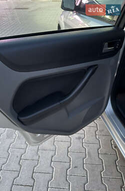 Хэтчбек Ford Focus 2010 в 