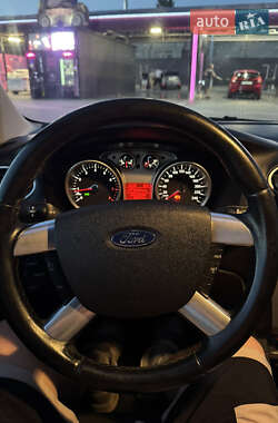 Хэтчбек Ford Focus 2010 в 