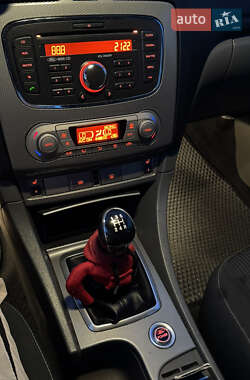 Хэтчбек Ford Focus 2010 в 