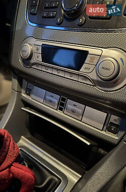 Хэтчбек Ford Focus 2010 в 