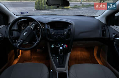 Седан Ford Focus 2015 в 