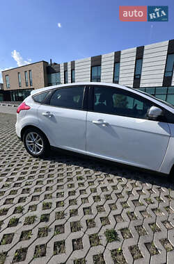 Хэтчбек Ford Focus 2015 в 