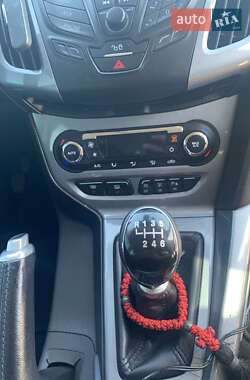 Хэтчбек Ford Focus 2013 в 
