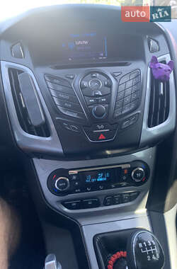 Хэтчбек Ford Focus 2013 в 