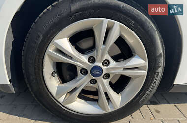 Хэтчбек Ford Focus 2013 в 