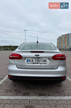 Седан Ford Focus 2015 в 