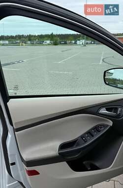 Седан Ford Focus 2015 в 