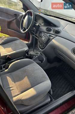 Хэтчбек Ford Focus 1999 в Вараше