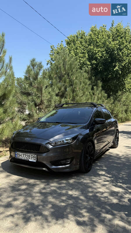 Седан Ford Focus 2015 в 