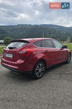 Хэтчбек Ford Focus 2011 в 