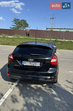Хэтчбек Ford Focus 2012 в 