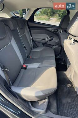 Хэтчбек Ford Focus 2012 в 