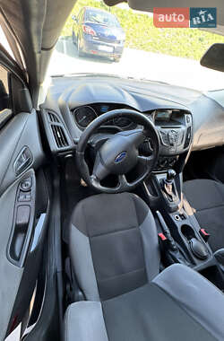 Хэтчбек Ford Focus 2012 в 
