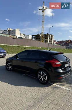 Хэтчбек Ford Focus 2012 в 
