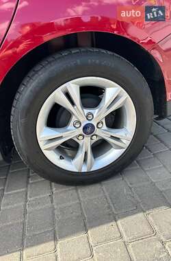 Седан Ford Focus 2012 в 