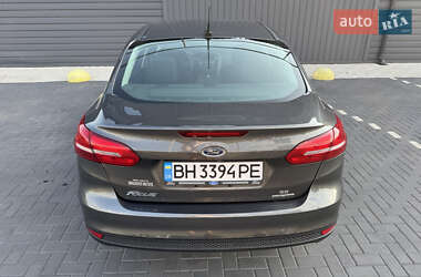 Седан Ford Focus 2015 в 