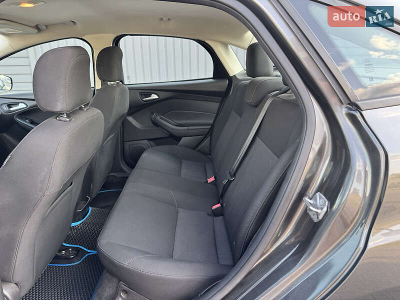 Седан Ford Focus 2015 в Кропивницком