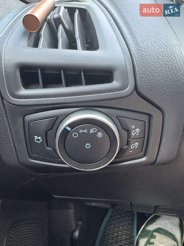 Седан Ford Focus 2015 в Кропивницком