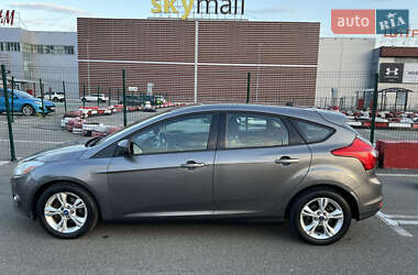 Хэтчбек Ford Focus 2012 в 