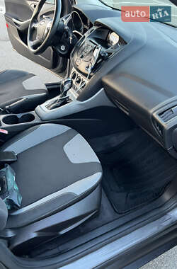 Хэтчбек Ford Focus 2012 в 