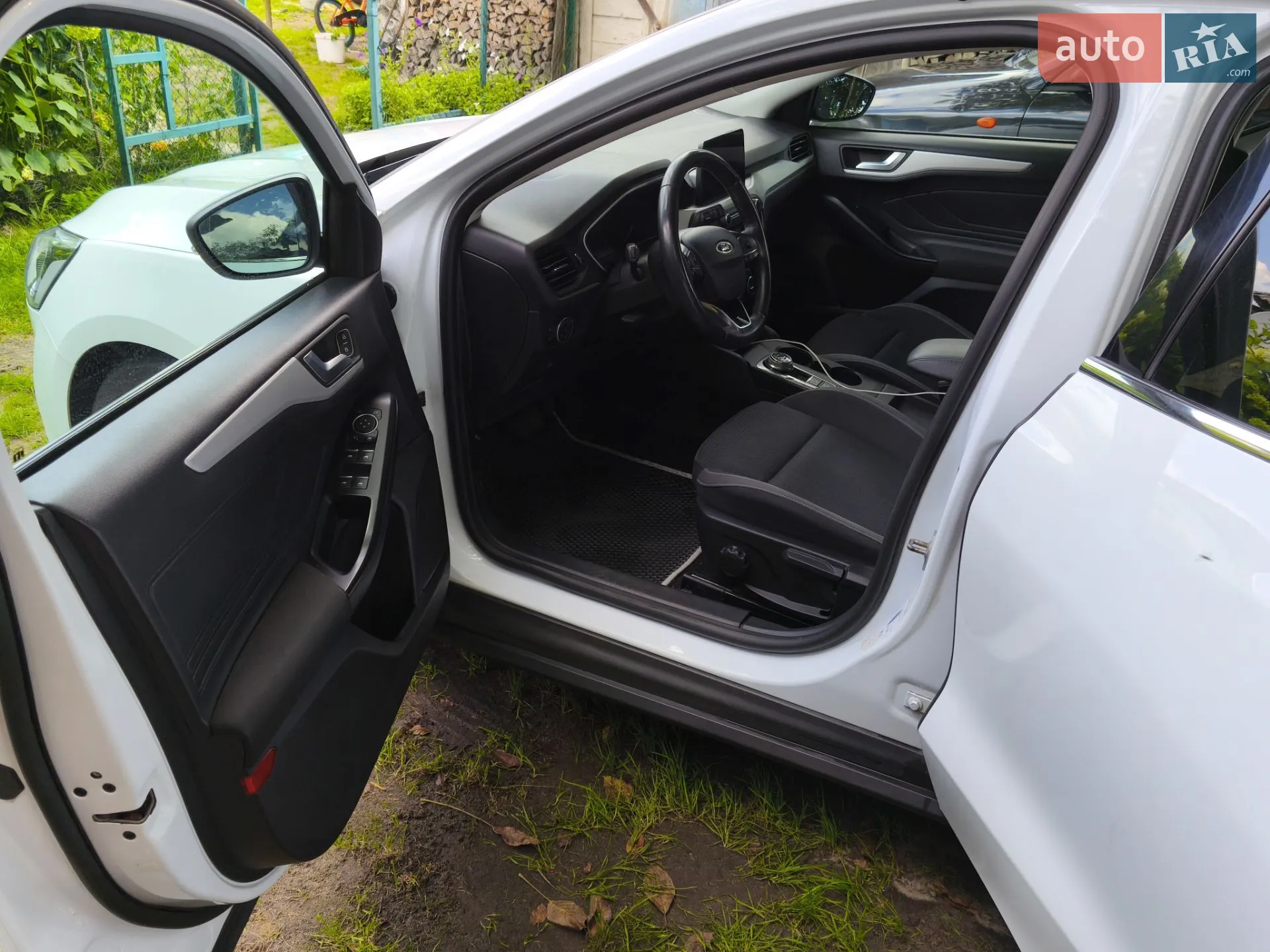 Ford Focus 2018 VIN WF0PXXGCHPJA85937 фото оголошення 4 з 23