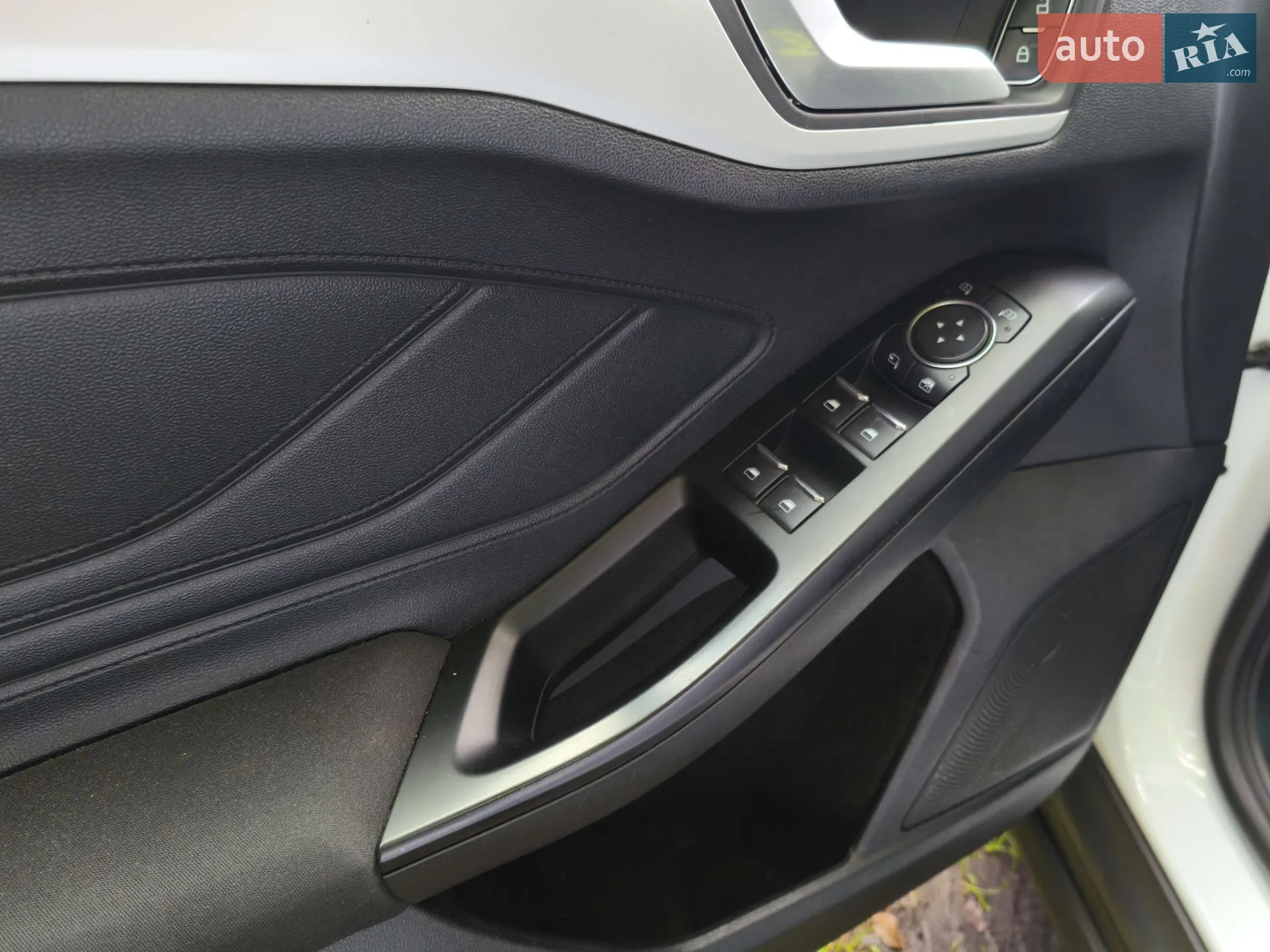 Ford Focus 2018 VIN WF0PXXGCHPJA85937 фото оголошення 7 з 23