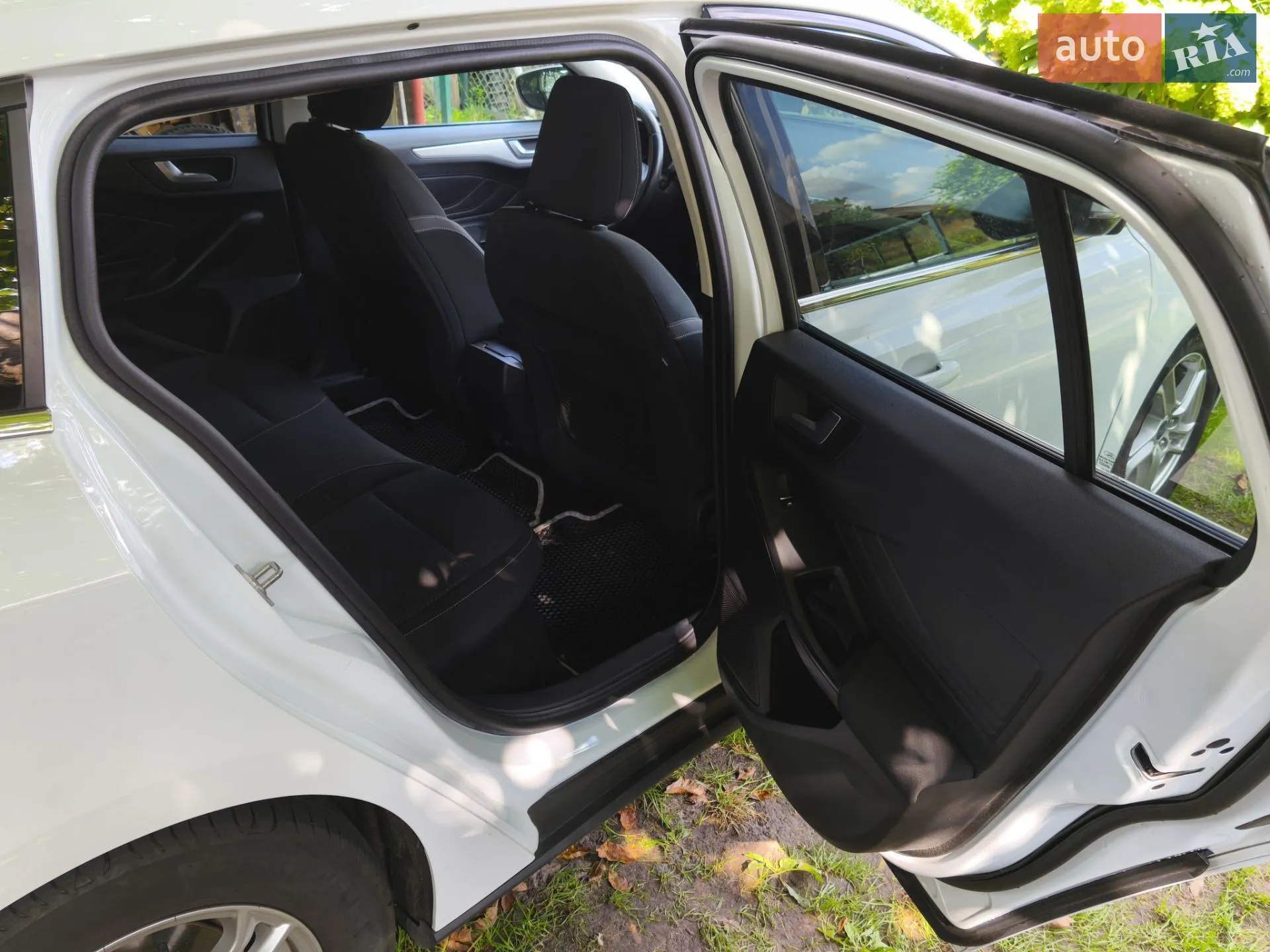 Ford Focus 2018 VIN WF0PXXGCHPJA85937 фото оголошення 10 з 23